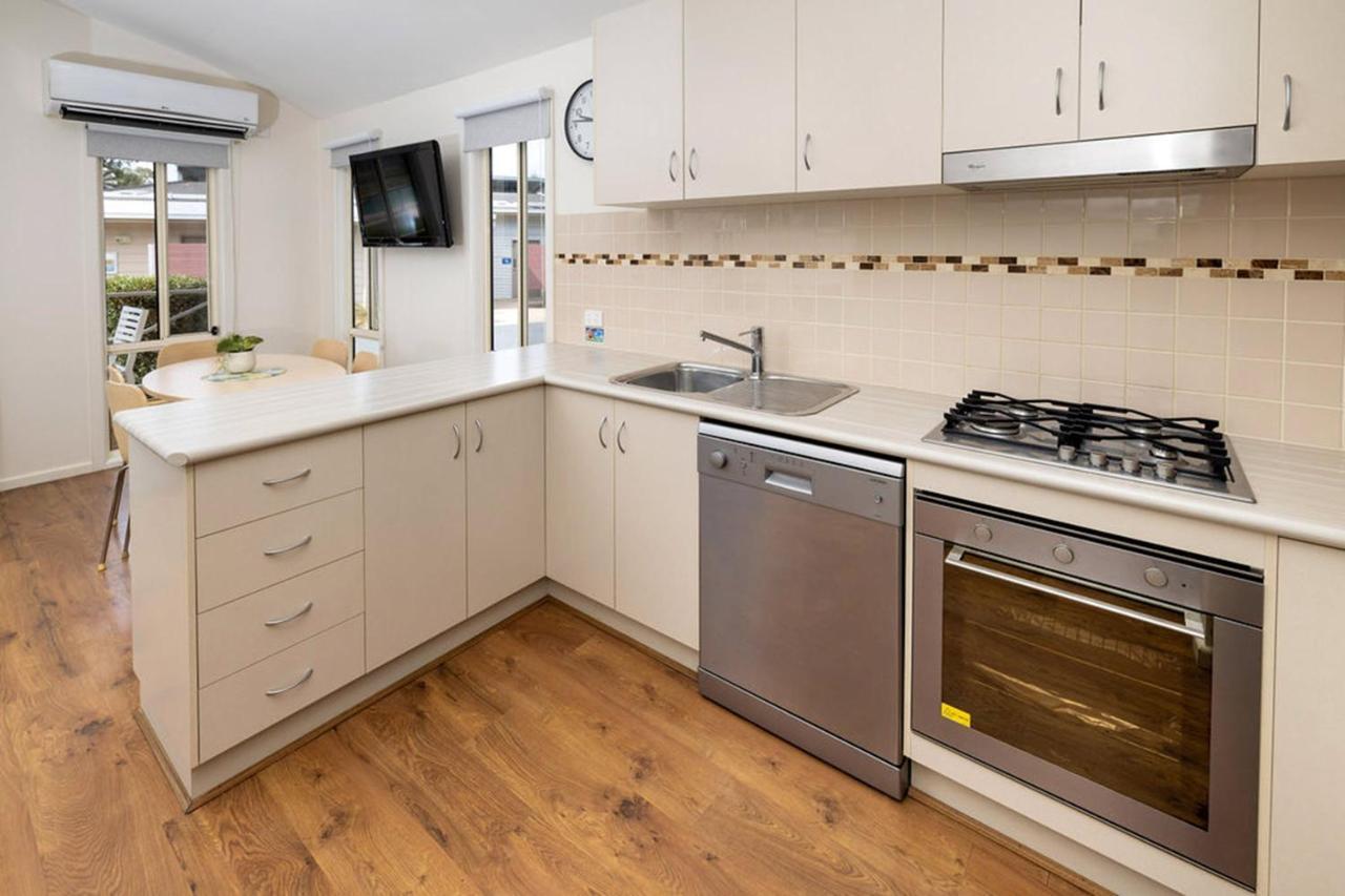 Big4 Deniliquin Holiday Park Bagian luar foto