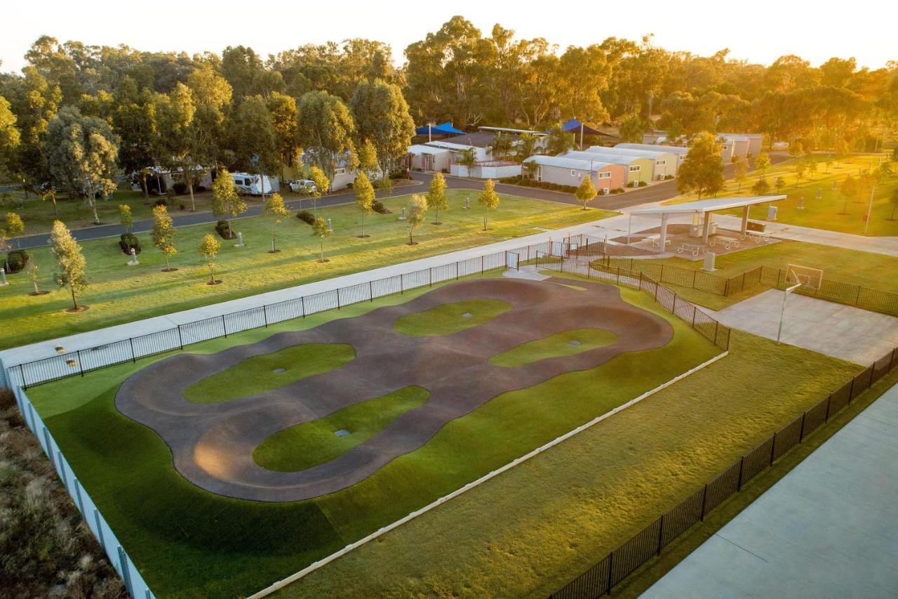 Big4 Deniliquin Holiday Park Bagian luar foto