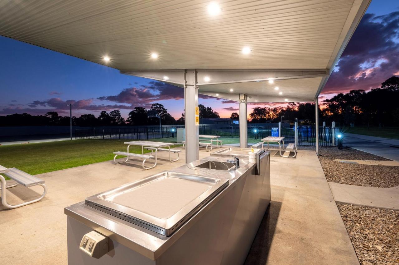 Big4 Deniliquin Holiday Park Bagian luar foto