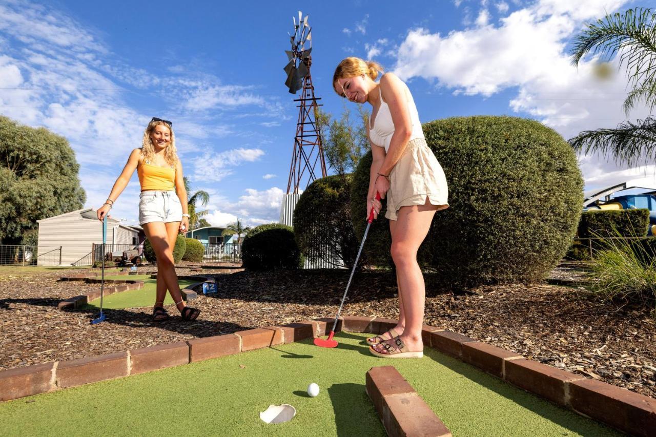 Big4 Deniliquin Holiday Park Bagian luar foto