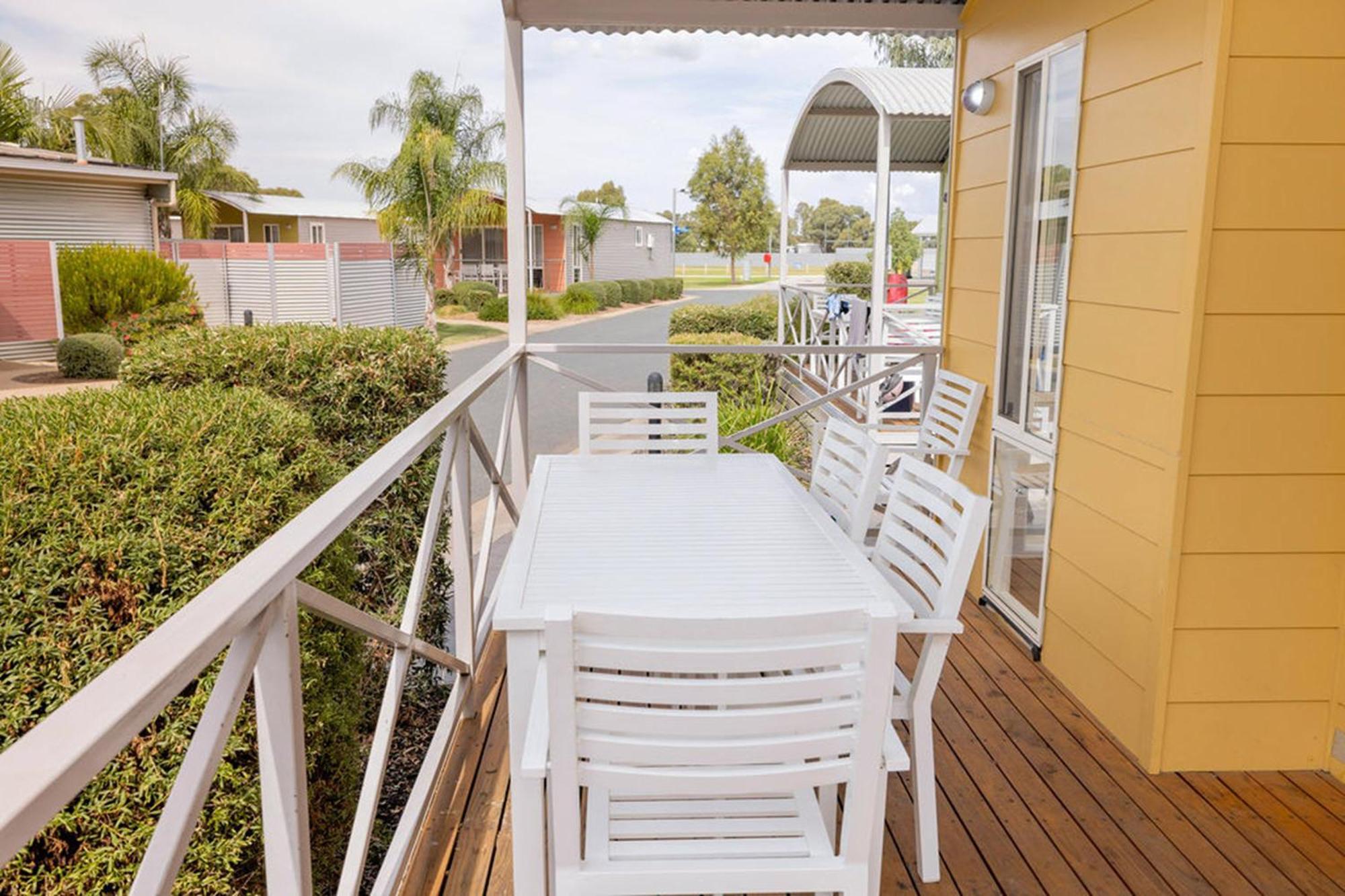 Big4 Deniliquin Holiday Park Ruang foto