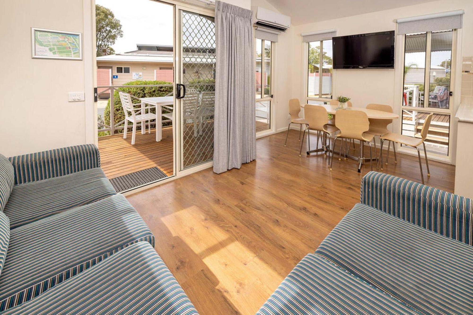 Big4 Deniliquin Holiday Park Ruang foto