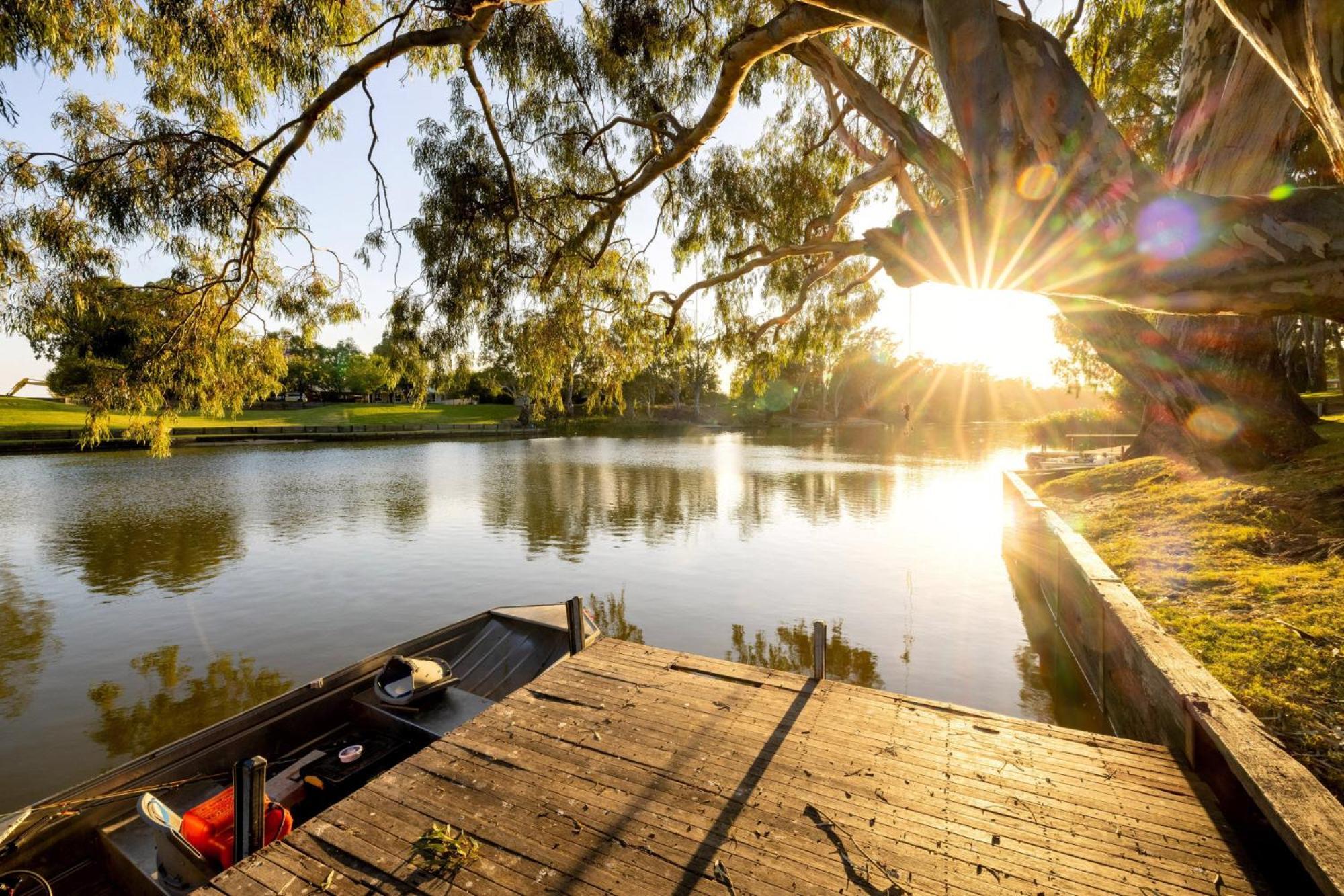Big4 Deniliquin Holiday Park Bagian luar foto