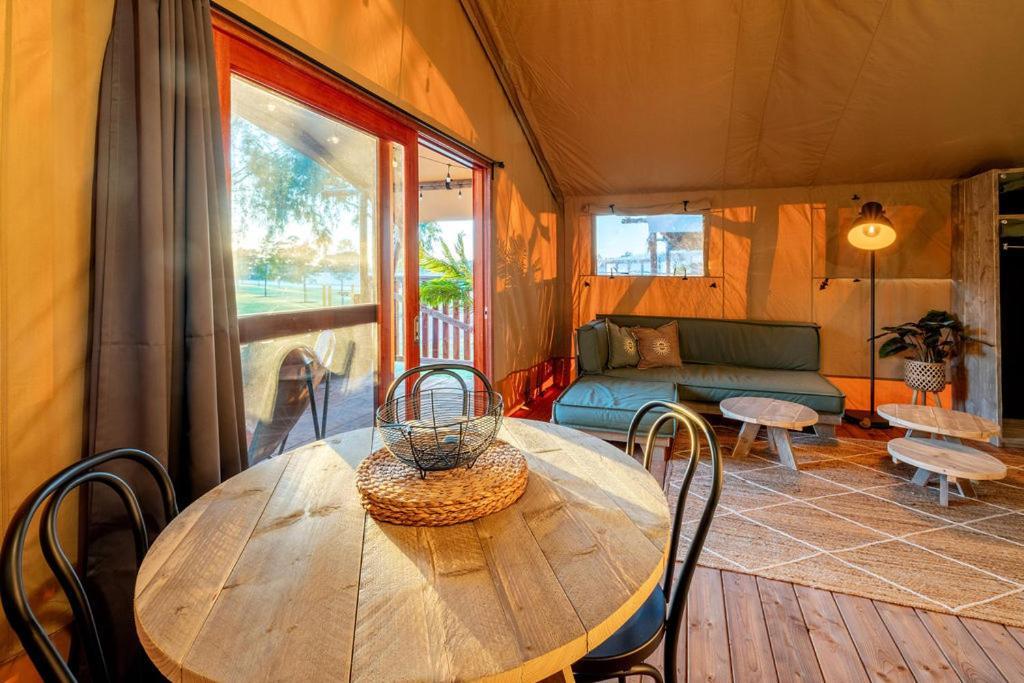Big4 Deniliquin Holiday Park Bagian luar foto