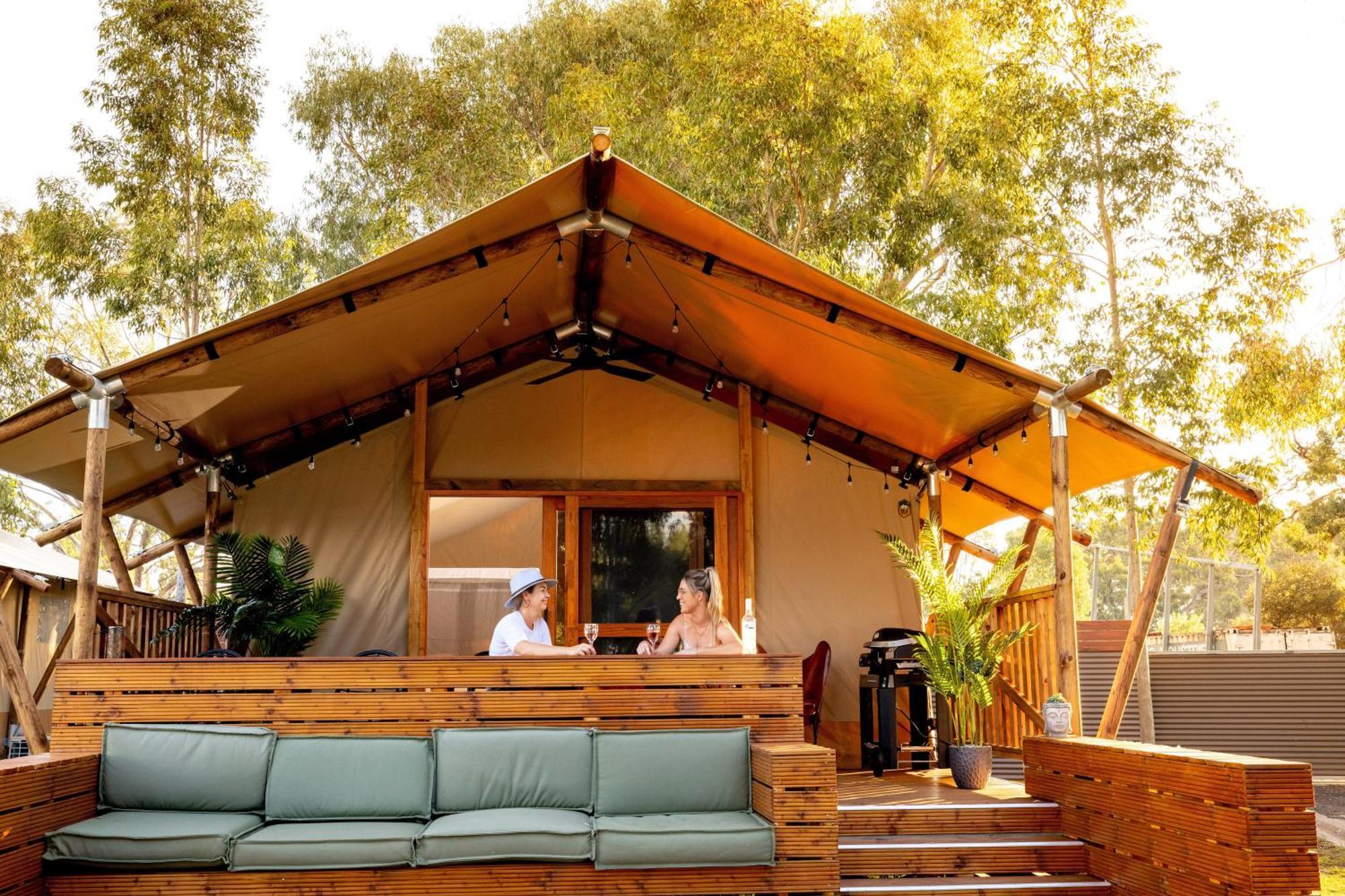 Big4 Deniliquin Holiday Park Bagian luar foto