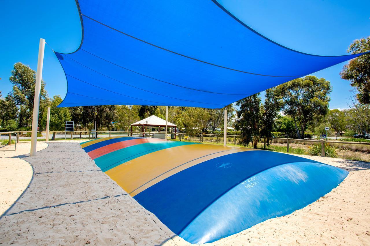 Big4 Deniliquin Holiday Park Bagian luar foto