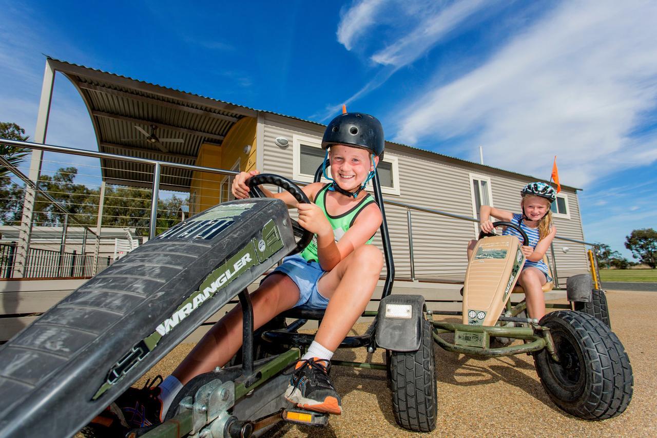Big4 Deniliquin Holiday Park Bagian luar foto