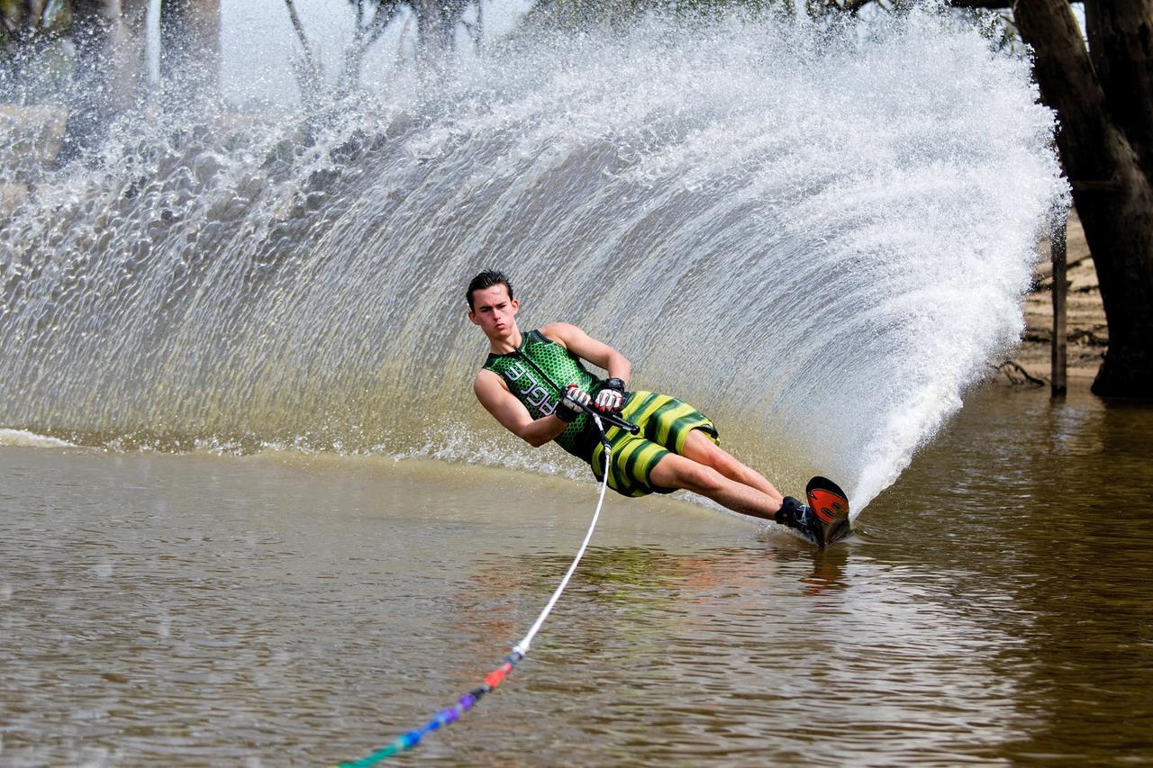 Big4 Deniliquin Holiday Park Bagian luar foto