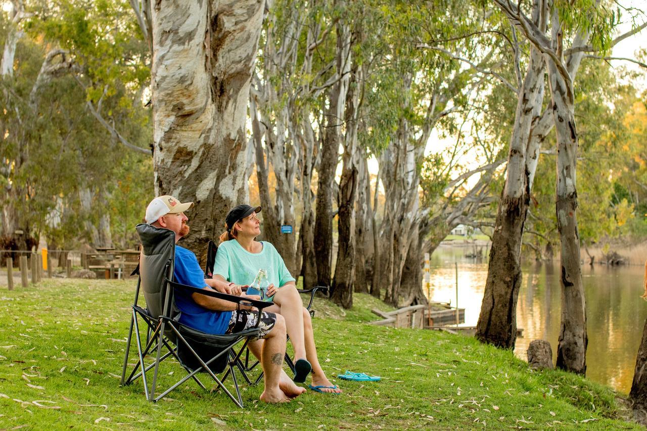Big4 Deniliquin Holiday Park Bagian luar foto