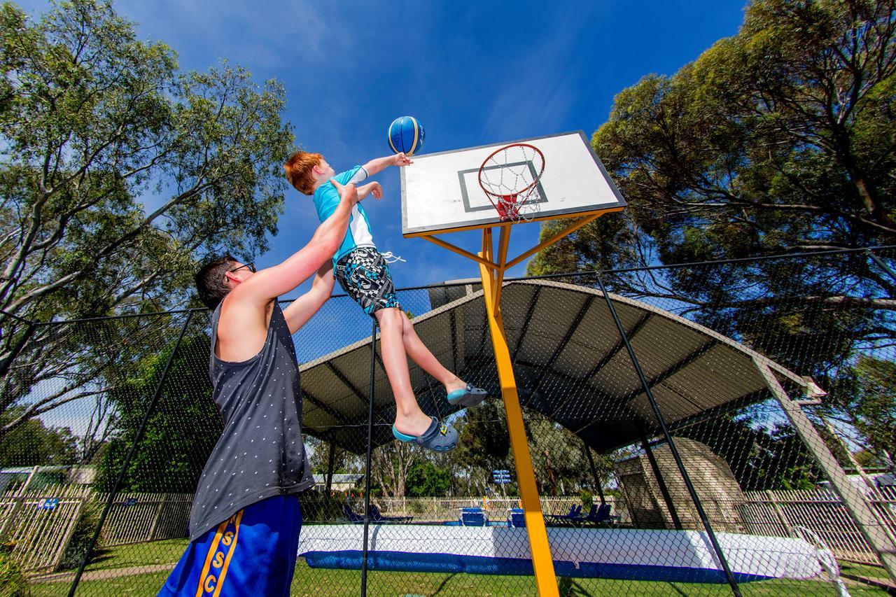 Big4 Deniliquin Holiday Park Bagian luar foto